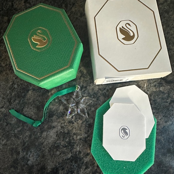 Swarovski Little Star Ornament - Picture 3 of 3